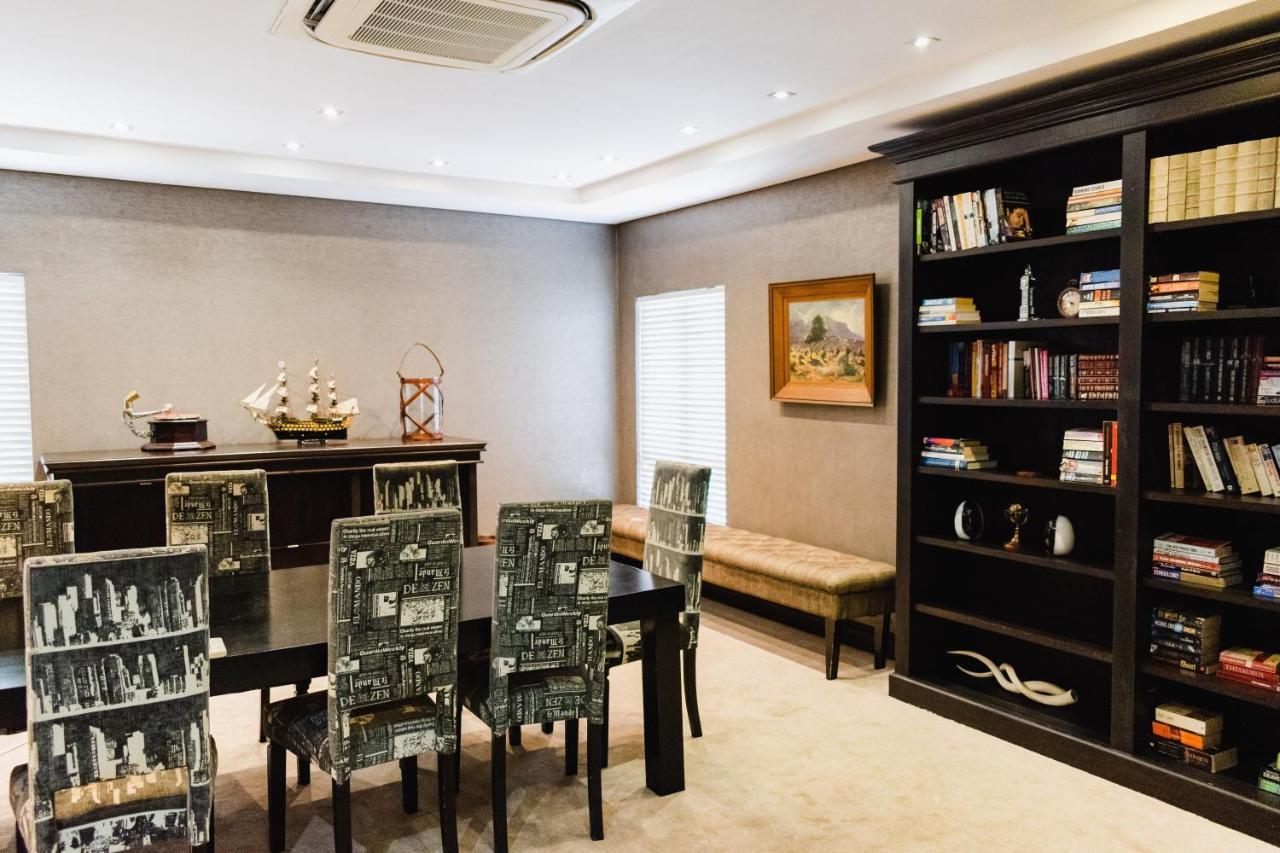 Tredenham Boutique Hotel Блумфонтейн Экстерьер фото Library