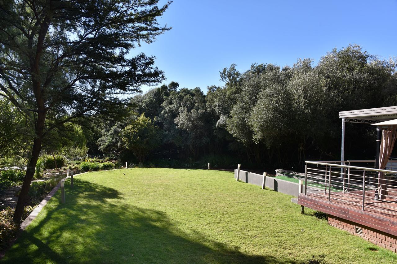 Tredenham Boutique Hotel Блумфонтейн Экстерьер фото The cricket field at the University of Stellenbosch